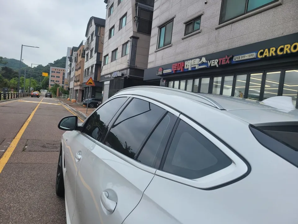 BMW X6のカーラッピング事例|クロームdeleteで洗練された印象に 施工写真 1-2