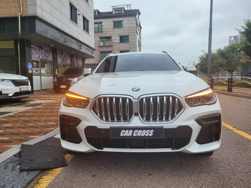 BMW X6のカーラッピング事例|クロームdeleteで洗練された印象に 施工写真 3-2