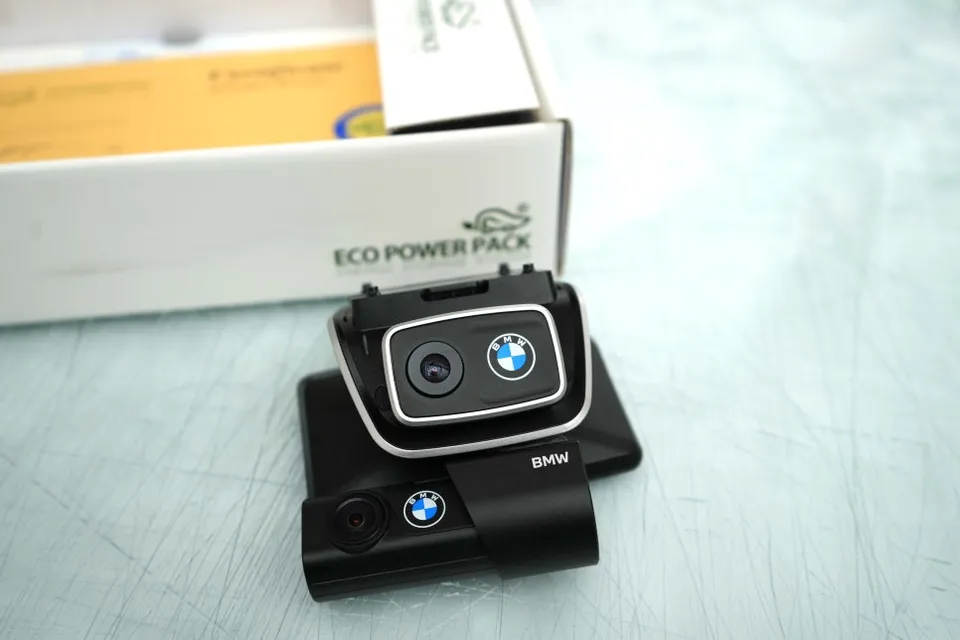BMW X3のドライブレコーダー取付事例 施工写真 3