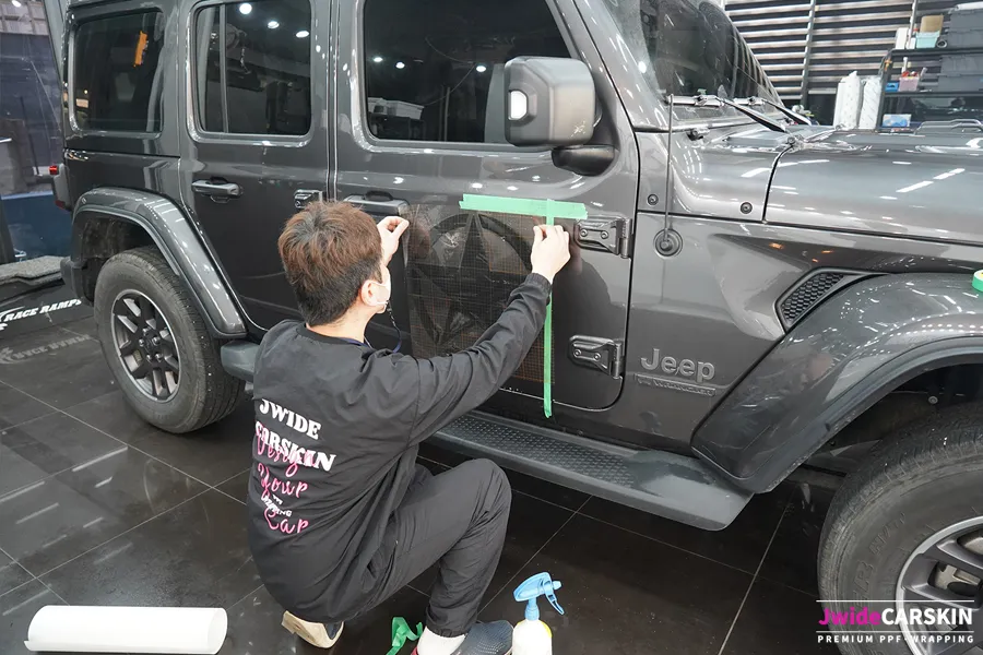 Jeep Wranglerのカーラッピング事例｜費用目安・仕上がり 施工写真 4-1