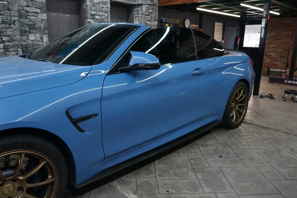 BMW M4 カーラッピング事例|ロックグレーへの変身 施工写真 3-1