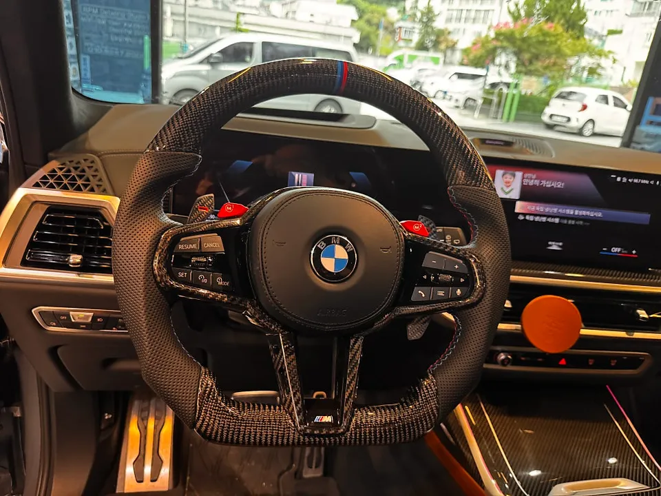 BMW X7 G07 steering wheel - BMW X7 Steering Wheel Customization Review photo 3