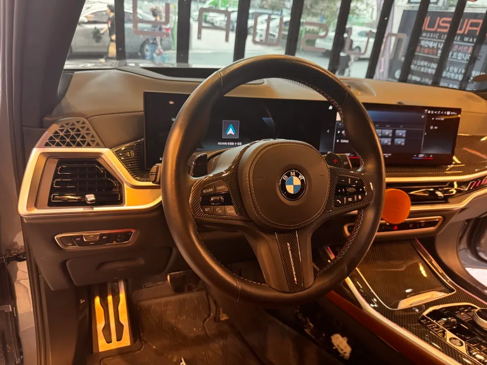 BMW X7 G07 steering wheel - BMW X7 Steering Wheel Customization Review photo 4