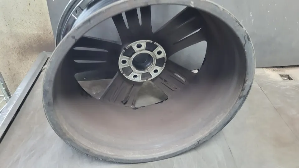 Bentley Continental GT wheel repair - Bentley Continental GT Wheel Repair Installation Review — Cost photo 3