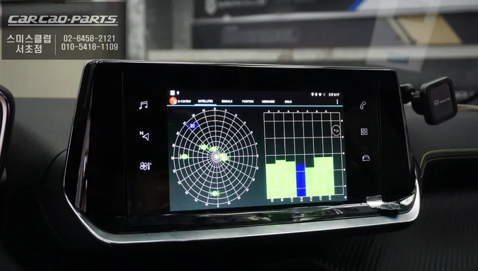 Peugeot 2008のAndroid Auto・CarPlay取付事例 施工写真 1-2