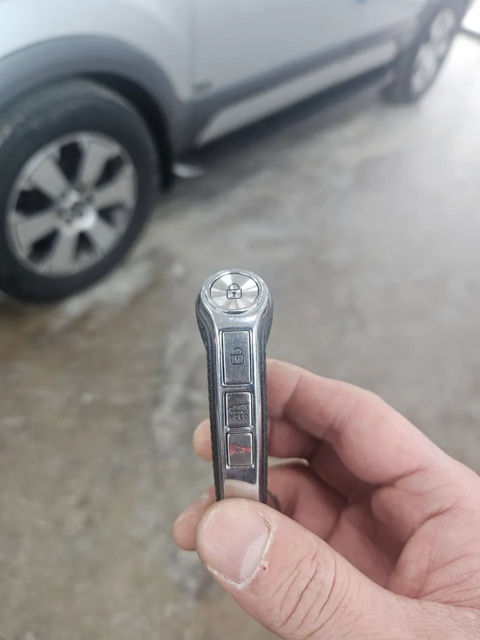 Kia Mohaveのカーラッピング事例｜費用目安・仕上がり 施工写真 2-2