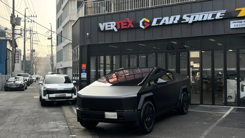 Tesla null other - Tesla Car Service Review: Expert Data & Experience photo 4
