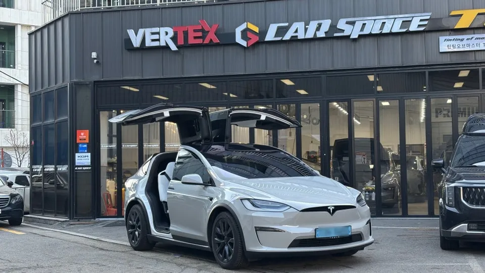 Tesla null other - Tesla Car Service Review: Expert Data & Experience photo 5