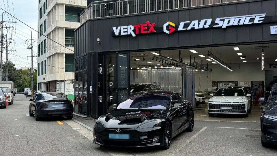 Tesla null other - Tesla Car Service Review: Expert Data & Experience photo 6