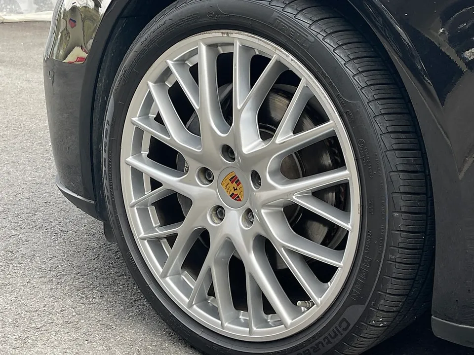 Porscheのホイールリペア・塗装事例 施工写真 2-2