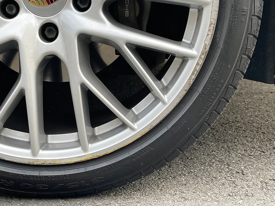 Porscheのホイールリペア・塗装事例 施工写真 3-2