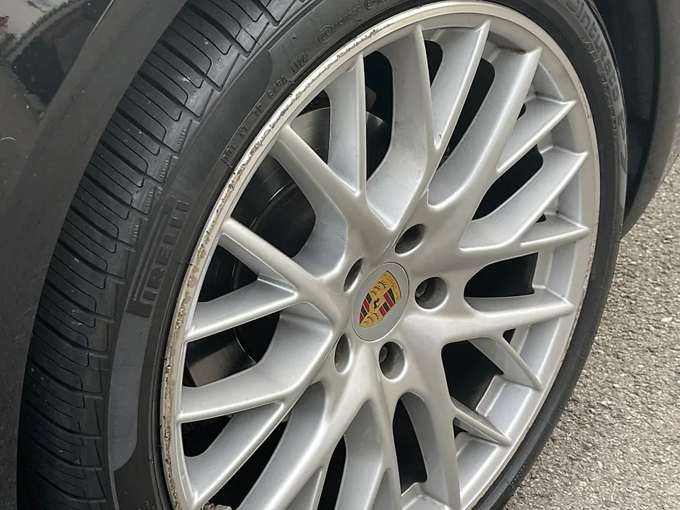 Porscheのホイールリペア・塗装事例 施工写真 4-2