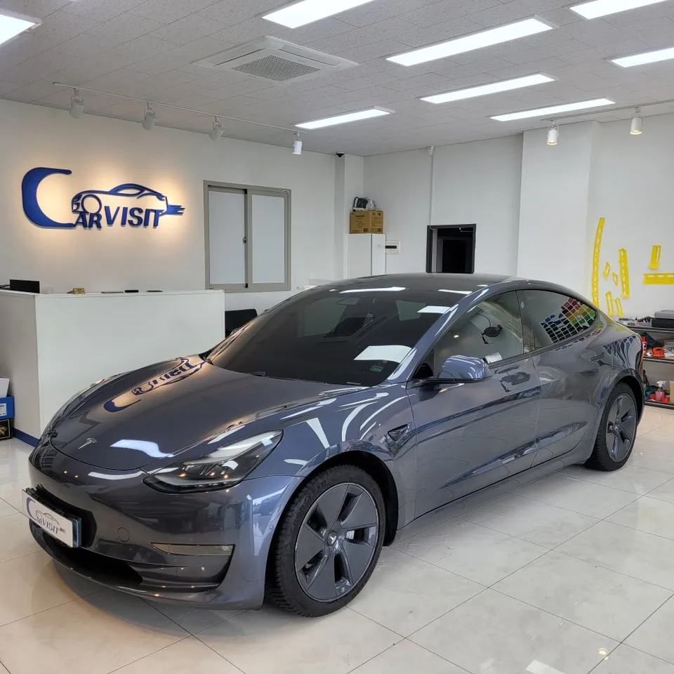 Tesla Model 3のカーラッピング事例|サテンブラック 施工写真 1-1
