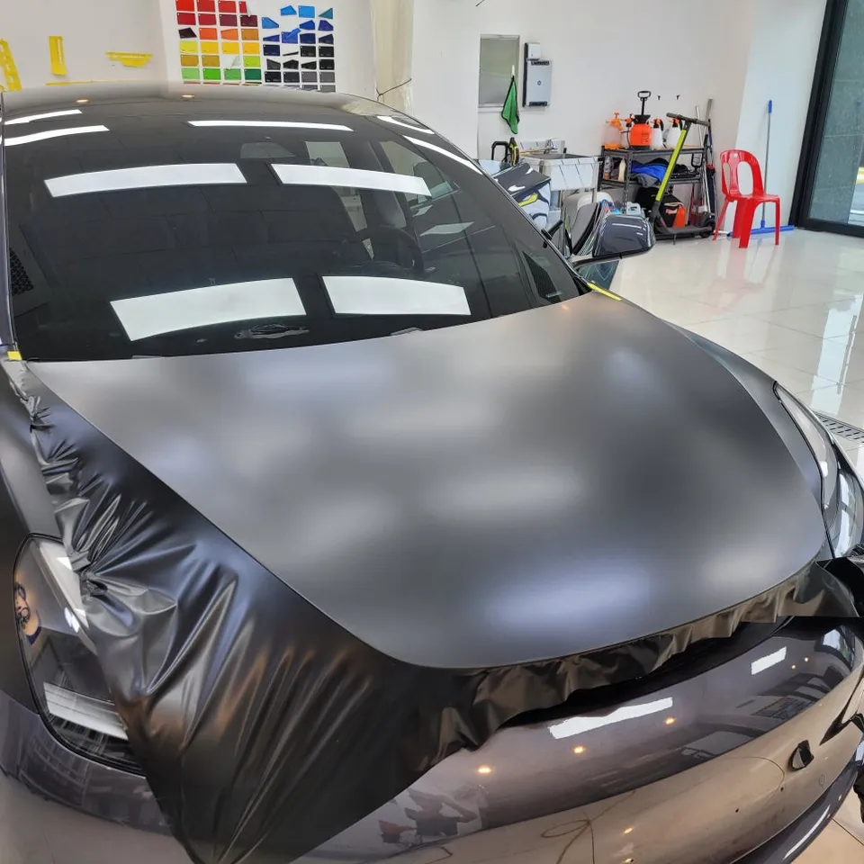 Tesla Model 3のカーラッピング事例|サテンブラック 施工写真 2-1