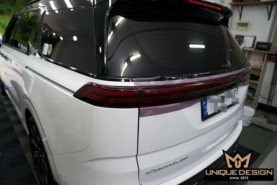 Kia Carnival PPF施工事例｜テールランプのトーンダウン効果 施工写真 3-2
