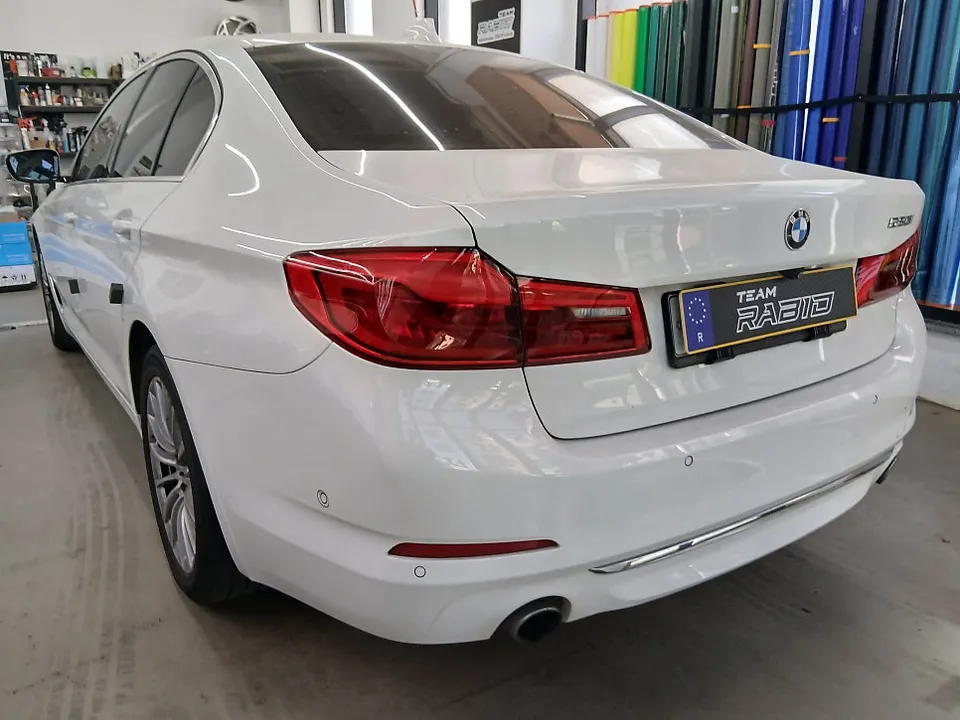BMW 5 Seriesのカーラッピング事例|費用目安・仕上がり 施工写真 2-2