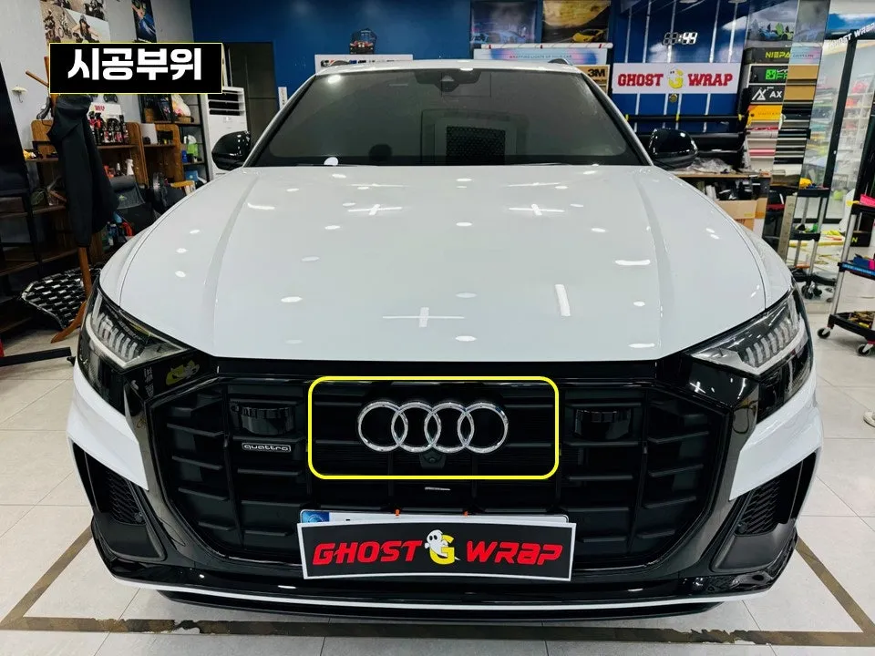 Audi Q8 vinyl wrap - Audi Q8 Vinyl Wrap Review: Black Emblem Upgrade photo 4