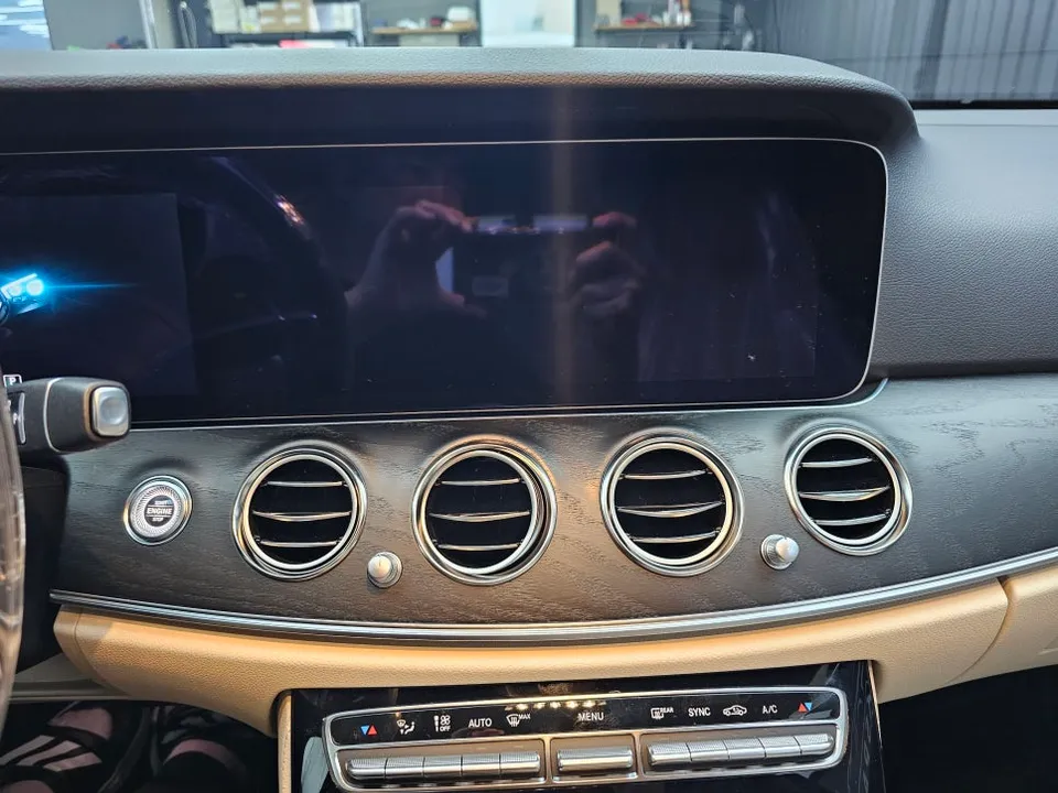 Mercedes-Benz E-Class W213 ambient lighting - Mercedes-Benz E-Class W213 Ambient Lighting Review photo 4