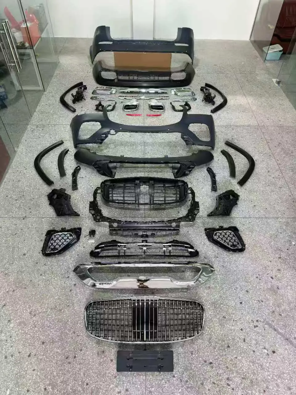 Mercedes-Benz GLS X167 body kit - Mercedes-Benz GLS X167 Body Kit Review: Maybach Conversion photo 4