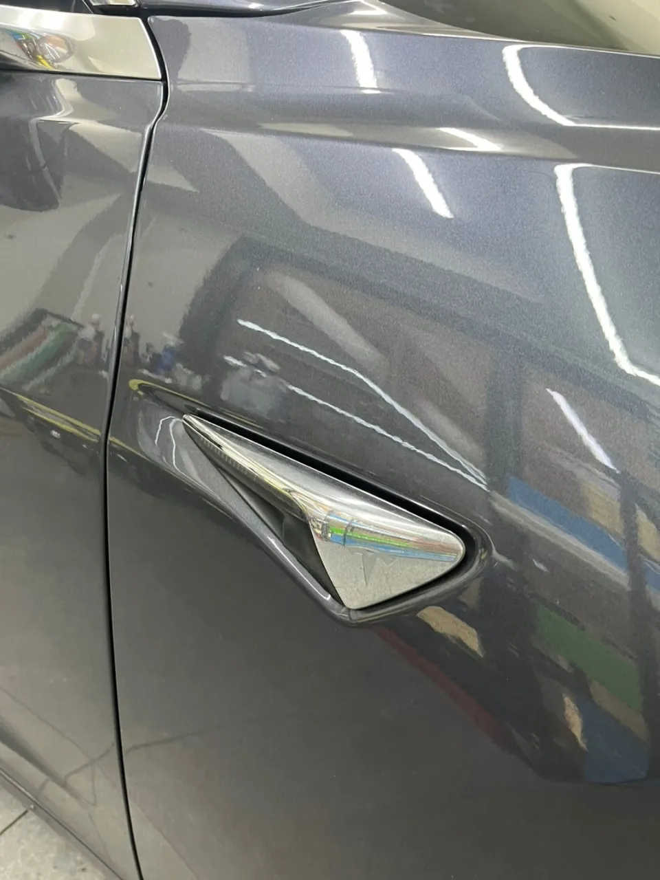 Tesla Model 3のカーラッピング事例|費用目安・仕上がり 施工写真 2-2