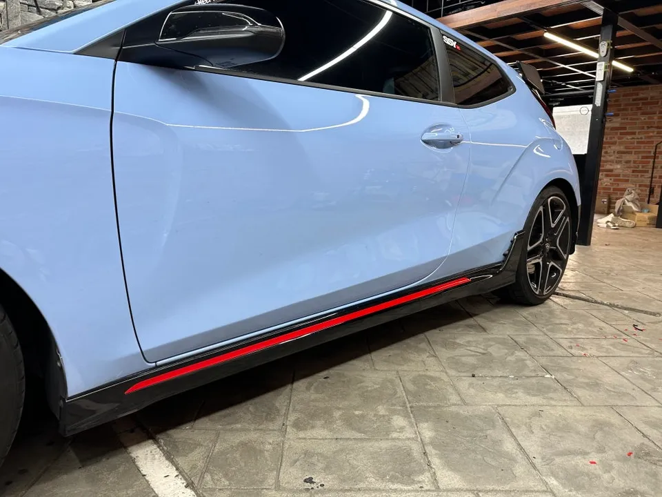 Hyundai Veloster Nのカーラッピング事例|費用目安・仕上がり 施工写真 3-1