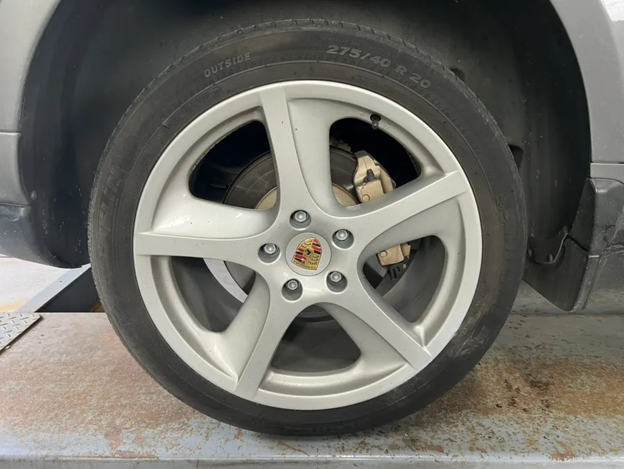 Porsche Cayenneのホイールリペア・塗装事例 施工写真 1-1