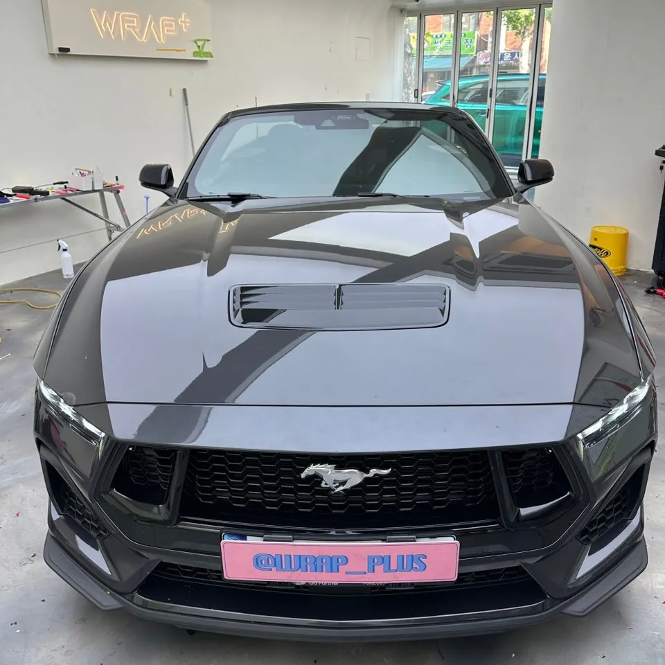 Ford Mustangのカーラッピング事例｜ラベンダーカラーへの大胆な変身 施工写真 1-1