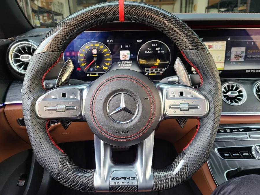 Mercedes-Benz E-Class Cabriolet steering wheel - Mercedes-Benz E-Class Cabriolet AMG D-Cut Steering Wheel Upgrade photo 5