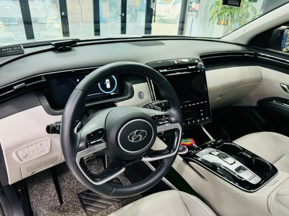 Hyundai TucsonのPPF施工事例|内装タッチスクリーン保護 施工写真 1-3