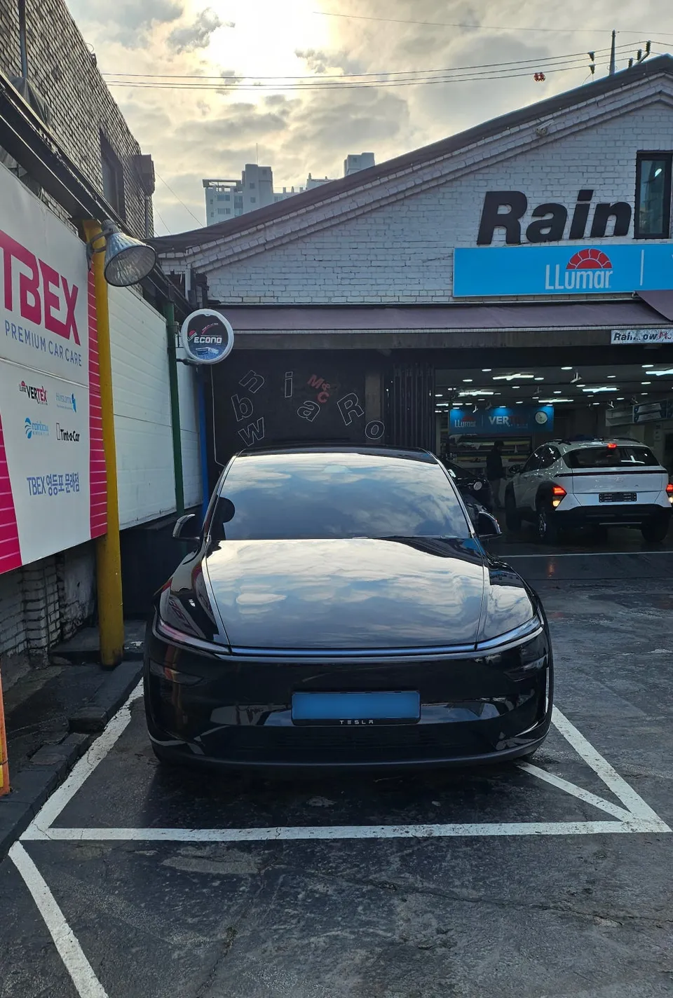 Tesla Model Y PPF施工事例|費用目安と仕上がり 施工写真 3-1
