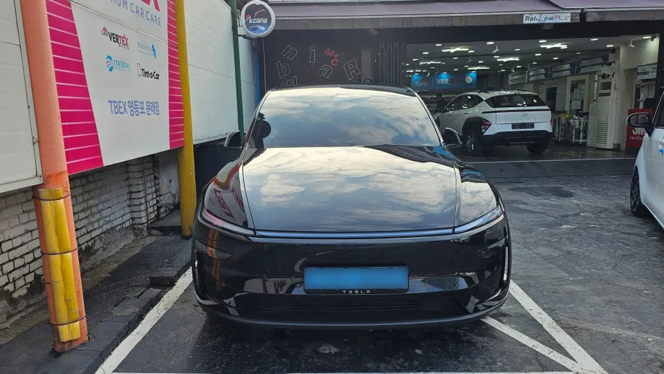 Tesla Model Y PPF施工事例|費用目安と仕上がり 施工写真 1-2