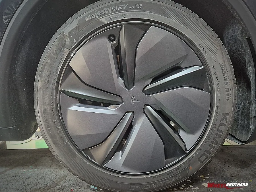 Tesla Model Y wheel repair - Tesla Model Y Juniper 19" Wheel Repair Review photo 3