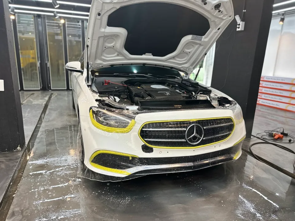 Mercedes-Benz Eクラス PPF施工事例|費用目安と仕上がり 施工写真 1-3