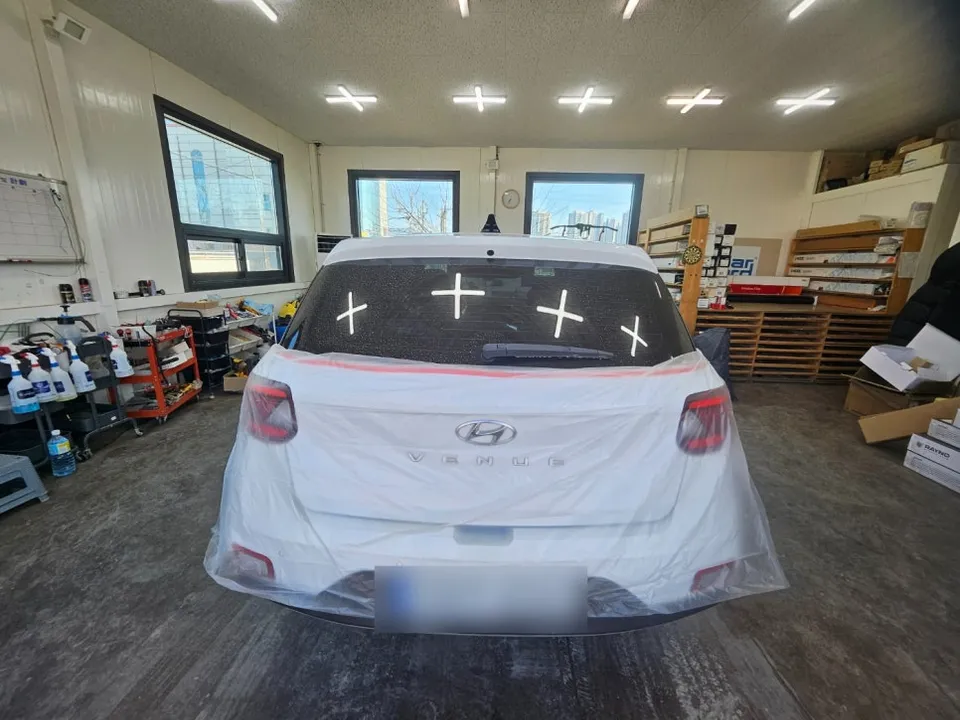 Hyundai Venueのカーフィルム施工事例 施工写真 4-1