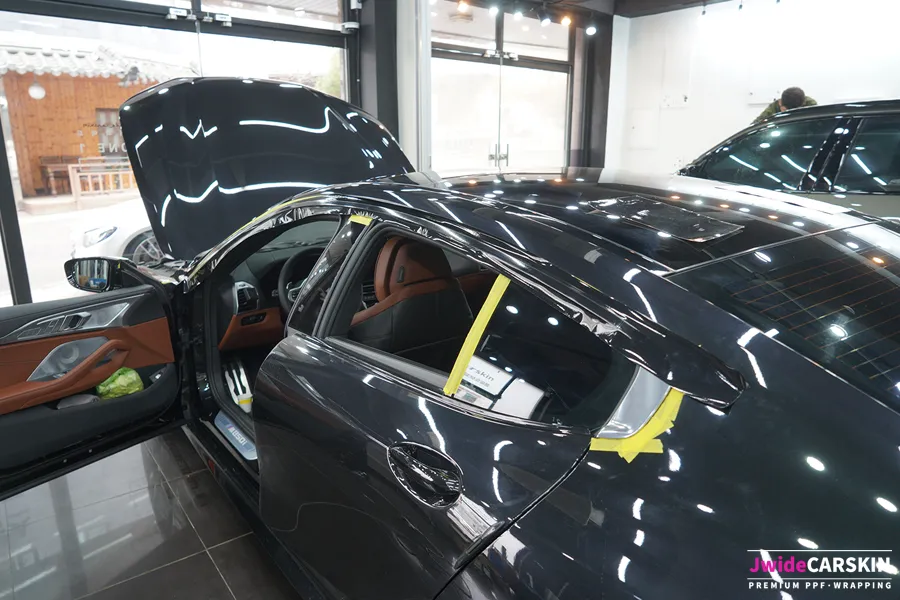 BMW 850i G15 vinyl wrap - BMW 850i Vinyl Wrap: Chrome Delete & Blue Accents photo 4