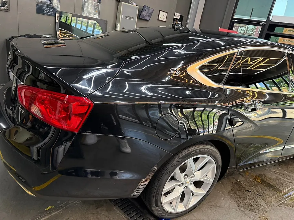 Chevrolet Impalaのガラスコーティング事例 施工写真 2-2