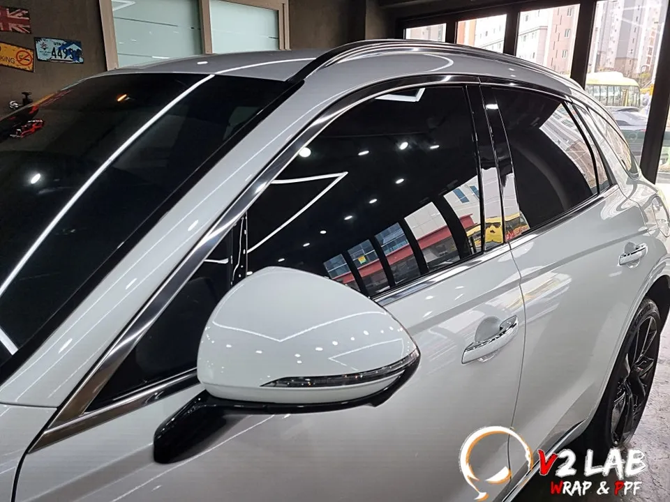 Genesis GV70のクローム除去ラッピング事例 施工写真 3-1