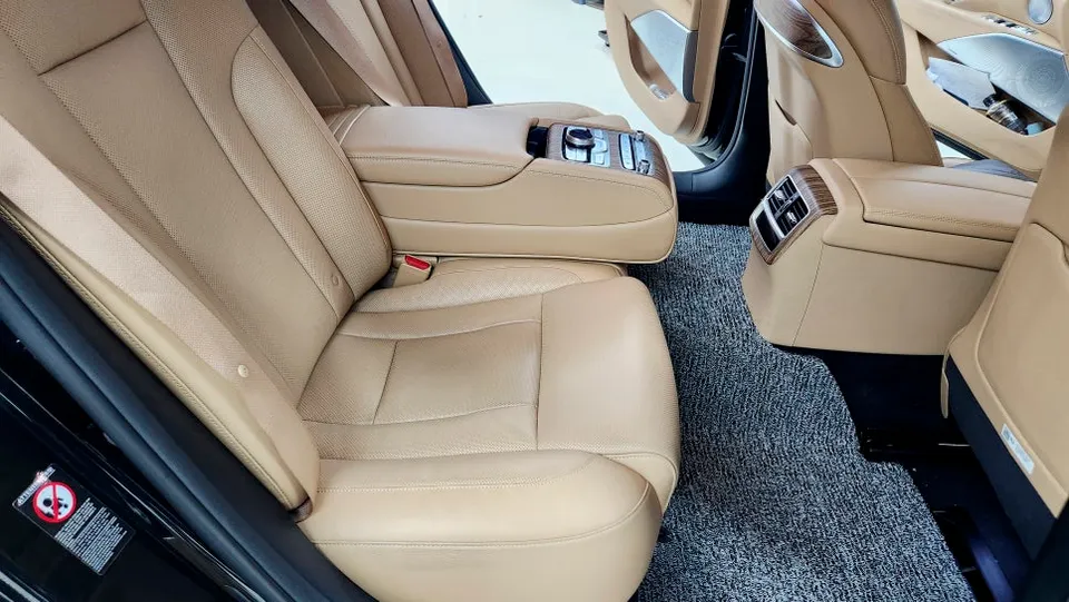 Kia K900 seat ventilation - Kia K900 Seat Ventilation & Heating Upgrade Review photo 3