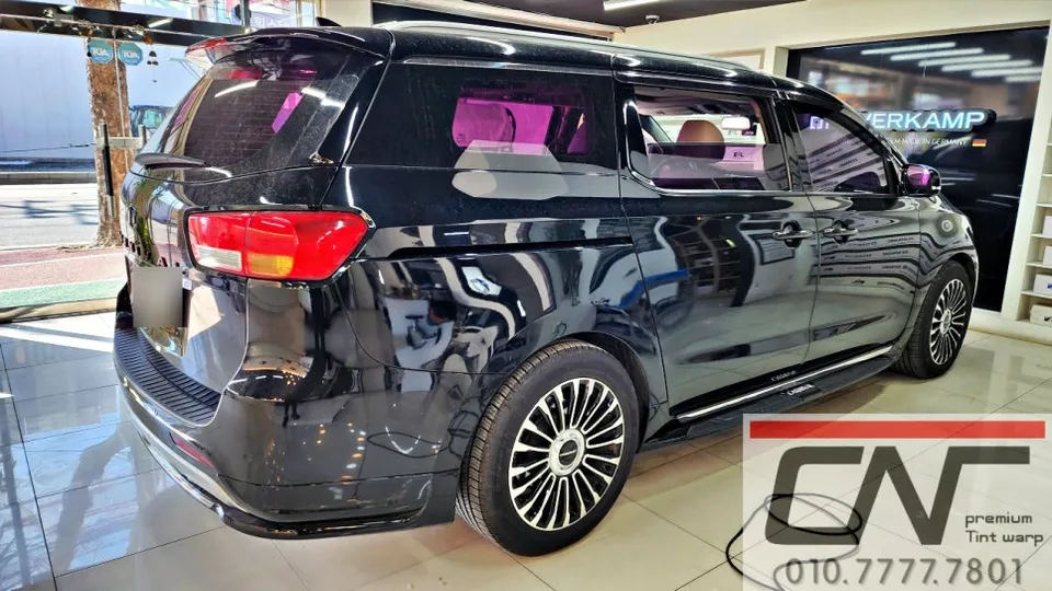 Kia Carnival KA4のカーフィルム施工事例 施工写真 3