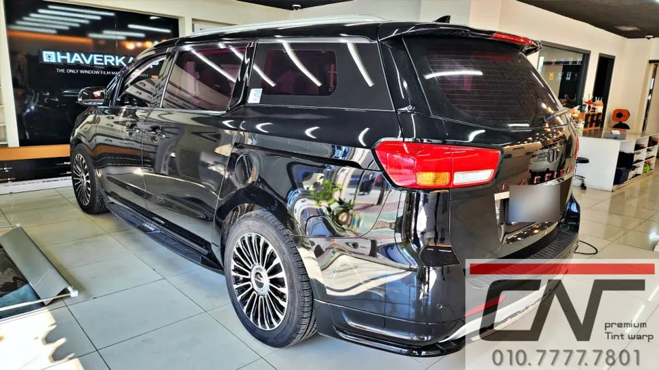 Kia Carnival KA4のカーフィルム施工事例 施工写真 4