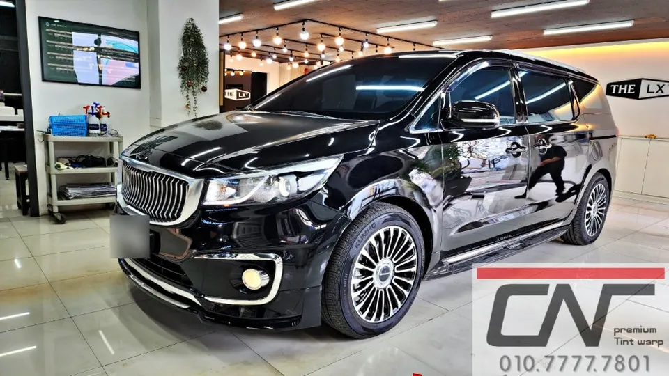 Kia Carnival KA4のカーフィルム施工事例 施工写真 5