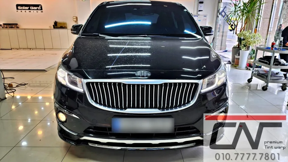 Kia Carnival KA4のカーフィルム施工事例 施工写真 6