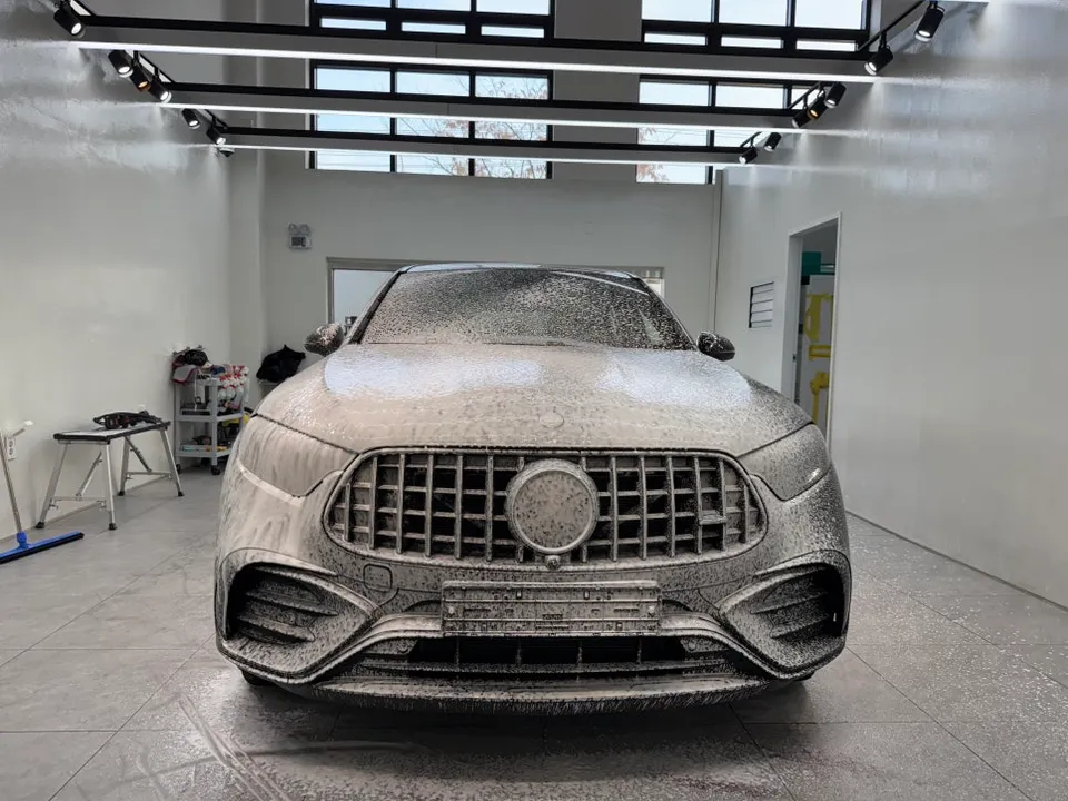 Mercedes-Benz GLC 43 AMGのPPF施工事例：無塗装保護フィルムで美しさを守る 施工写真 1-3