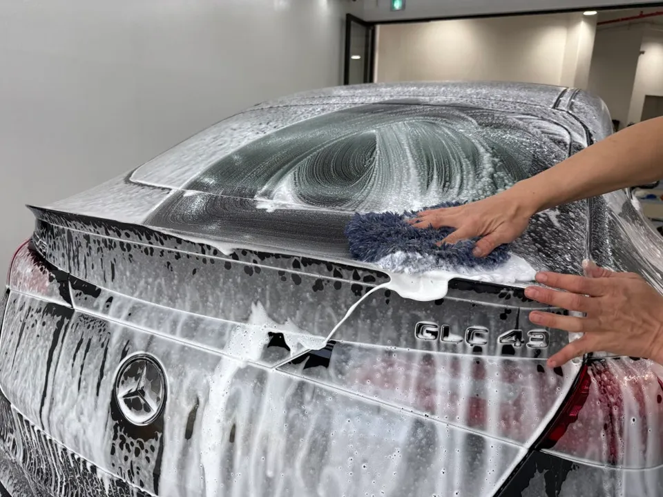 Mercedes-Benz GLC 43 AMGのPPF施工事例：無塗装保護フィルムで美しさを守る 施工写真 3-3