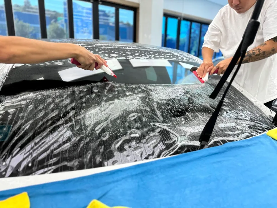 Mercedes-Benz Eクラス PPF施工事例|費用目安・仕上がり 施工写真 2-3