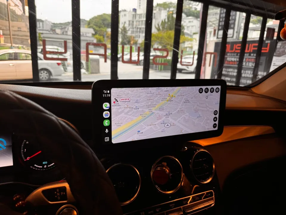 Mercedes-Benz GLC X253のAndroid Auto・CarPlay取付事例 施工写真 4-1