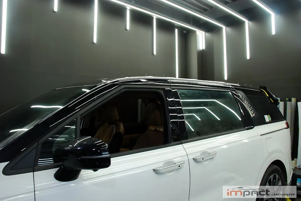 Kia Carnival 4代目 カーラッピング事例：費用目安と仕上がり 施工写真 3-2
