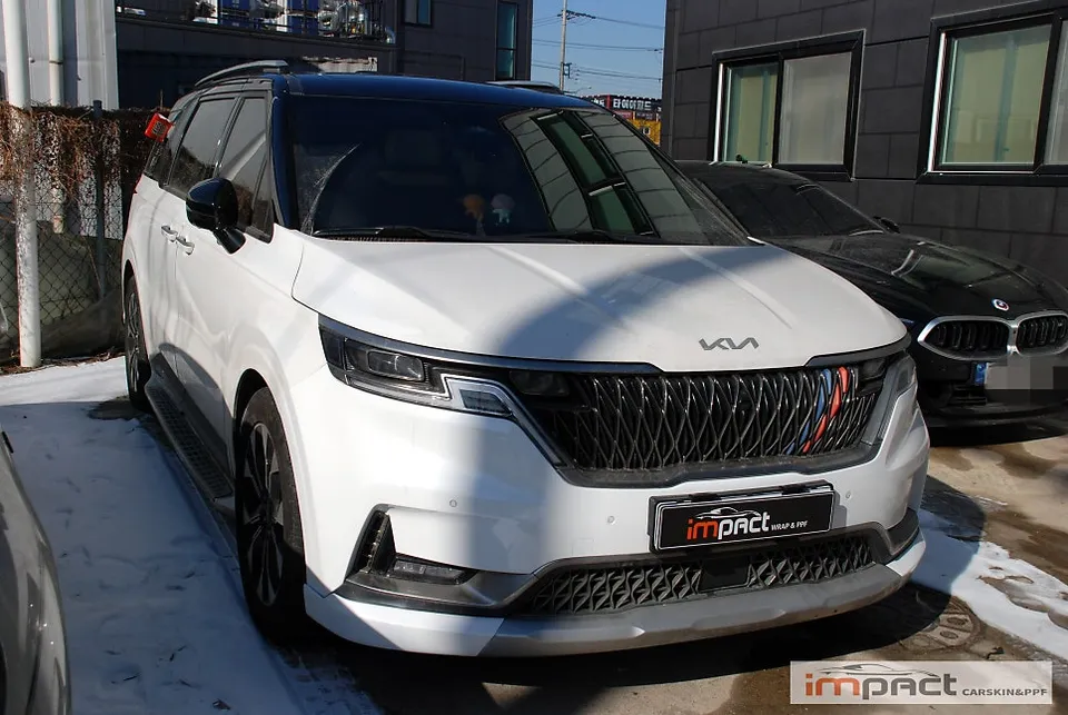 Kia Carnival 4代目 カーラッピング事例：費用目安と仕上がり 施工写真 1-3