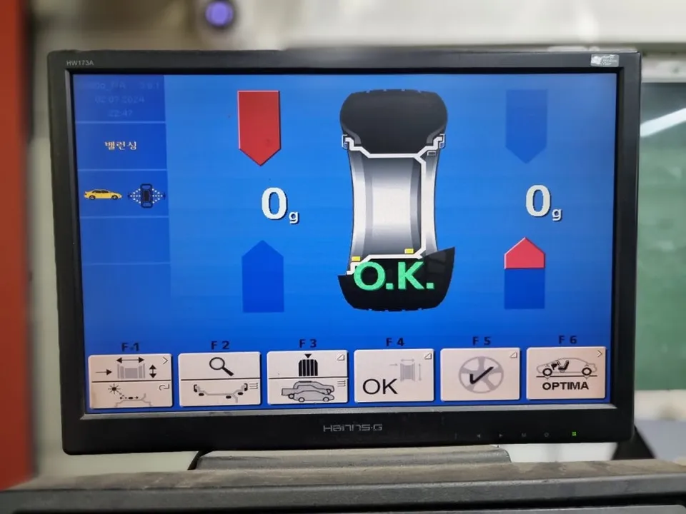 Kia Carnivalのホイールリペア・塗装事例 施工写真 1-3