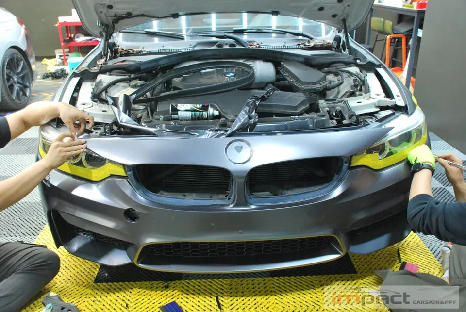 BMW 5 Seriesのカーラッピング事例 施工写真 2-2